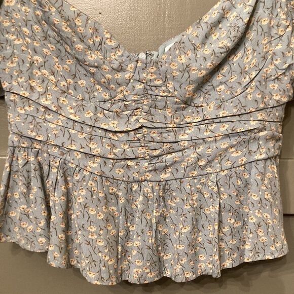 Astr Sweetheart Neck Puff Sleeve Floral Print Ruched Center Top XS NWT - Picture 6 of 9